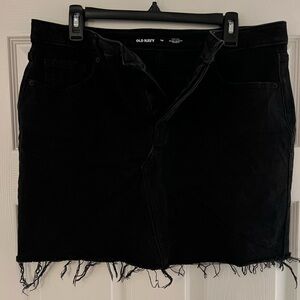 Women’s frayed hem Old Navy skirt